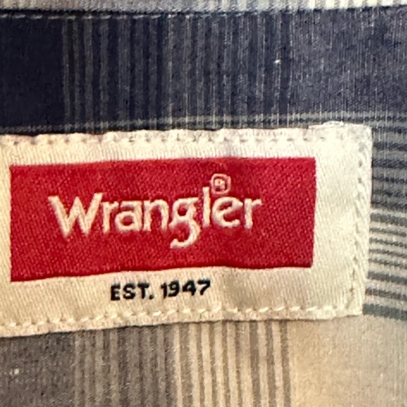 Men’s Wrangler Short Sleeve Plaid Button Down Shirt-Large - Picture 3 of 5